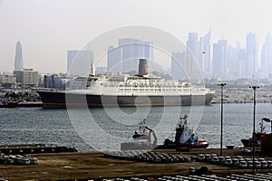 Queen Elizabeth 2 in Dubai