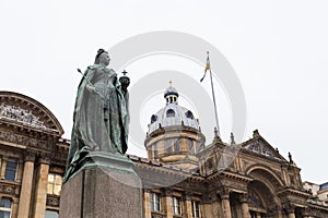 Queen Victoria in front of the Birmingham Museum and Art Gallery