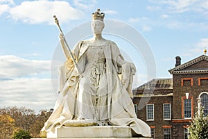 Queen Victoria's statue at Kensington gardens