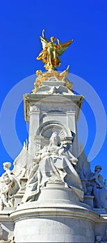 Queen victoria statue - buckingham palace