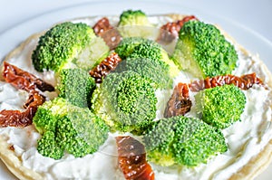 Quiche with broccoli and sun dried tomatoes