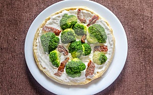 Quiche with broccoli and sun dried tomatoes