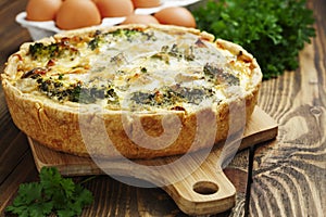 Quiche Lorraine with chicken, mushrooms and broccoli