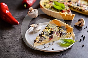 Quiche with mushrooms, bell pepper, bacon and green onion