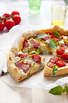 Quiche with tomato and zucchini