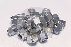 Quick connect fittings coupling for assembling compressed air, hydraulics, pneumatics, gases, fuel lines. Lays in a