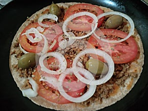 Quick tuna fish pizza with tomatoes, onion olives