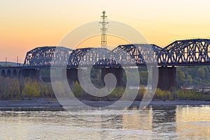 A quiet morning at the railway bridge