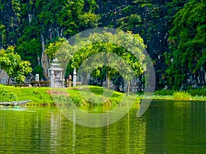 Quiet Ride On Peaceful Tam Coc River