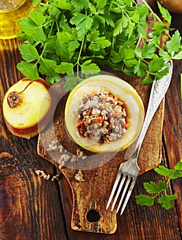 Quince stuffed with meat