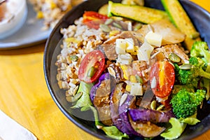 Quinoa oak vegetable salad bowl