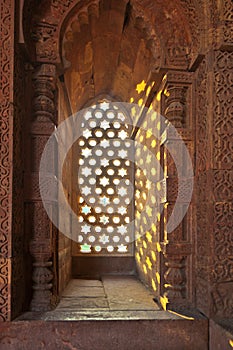 Qutb Minar, Delhi, carvings