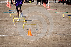 The race game runs across obstacles in the school photo