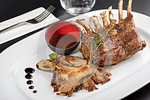 Rack of lamb with oyster mushrooms and vegetables