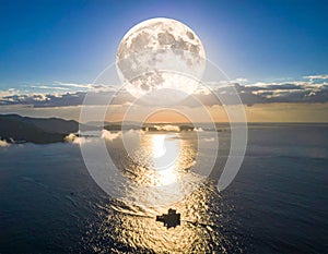 Radiance of Noon sun set