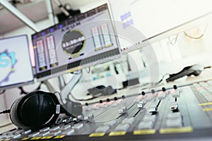 Radio broadcasting studio: Soundboard and computers