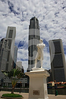 Raffles Statue