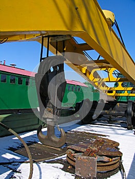 Railroad lifting crane