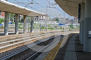 Railway line, particular tracks that serve modern lines with electric power