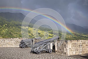 Arcobaleno più alto fa sul zolfo collina fortezza sul santo krystof. ovest 