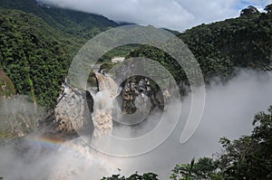 Arcobaleno nuvola foresta 