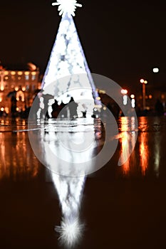 Rainy winter evening in the cathedral square of the vilnius christmas tree in the capital of lithuania.