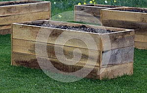 Raised garden bed