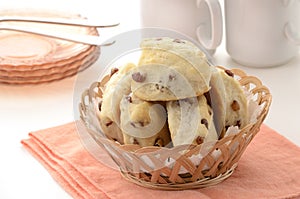 Raisin tea biscuits