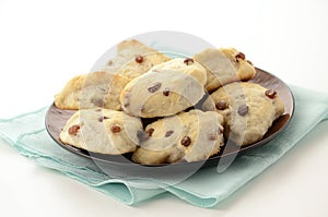 Raisin tea biscuits