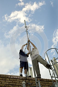 Raising an antenna