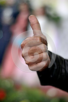 Raist a thumb up, a symbol that everything is going very well