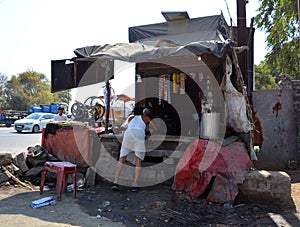 Stall of a man extracting sugar cane juice