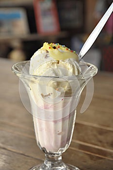 Ram Raisin Yellow Cup Glass Ice Cream