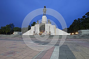 Rama VI monument