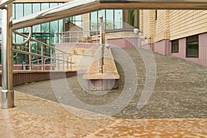 Ramp way for the movement of wheelchair users at the entrance to the building