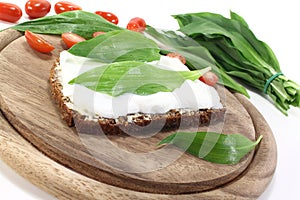 Ramson bread with cottage cheese