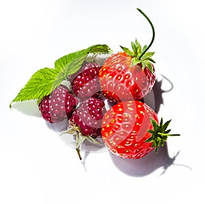 Rapsberry and strawberry on whitte plate