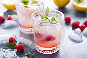 Raspberry lemon lemonade for summer days