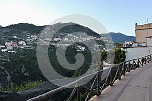 Ravello - Scorcio panoramico dall`acceesso di Villa Cimbrone