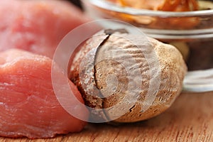 Raw beef with nutmeg