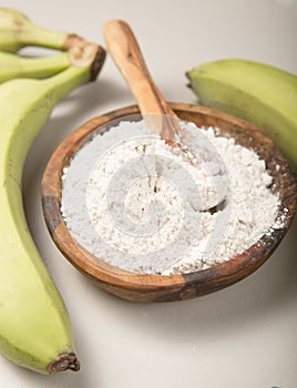 Raw and dried green bananas, plantain flour, resistant flour, prebiotic food, gut health