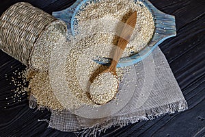 The raw kinwa on a wooden table