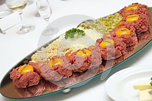 Raw meat dish