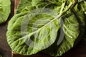 Raw Organic Green Collard Greens