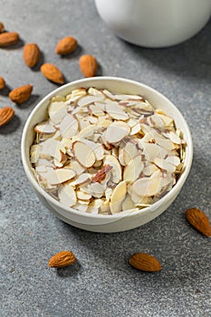 Raw Organic White Sliced Almonds