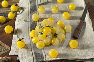 Raw Organic Yellow Cherry Tomatoes