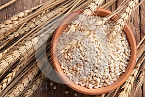 Raw peeled barley grains  (Hordeum vulgare