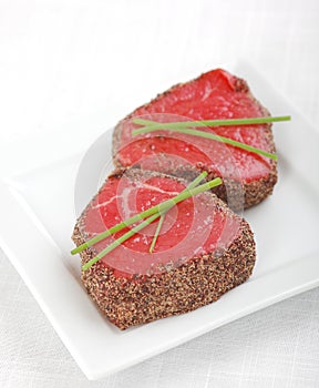 Raw pepper steak