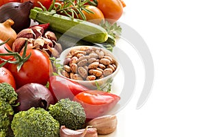 Raw pinto beans and vegetables