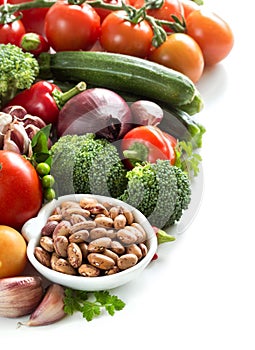 Raw pinto beans and vegetables